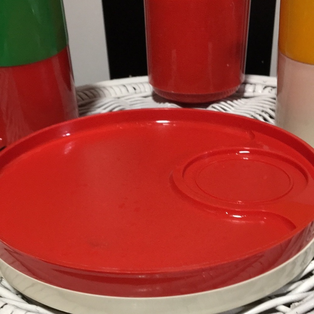 10 Piece Vintage Ingrid Picnic Set Stackable Snack Plates/Cups For RV/Pool/Boat - Picture 8 of 13